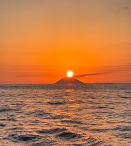 Vivi un Momento Indimenticabile in Barca a Tropea al tramonto